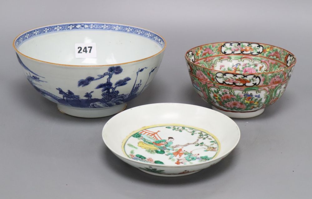 A Chinese blue and white bowl, a famille rose bowl and a famille verte saucer, largest diameter 20cm